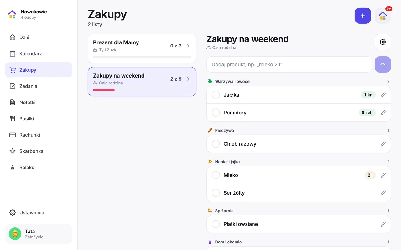 Listy zakupów rodziny w&nbsp;homcio na tablecie: listy obok otwartej listy